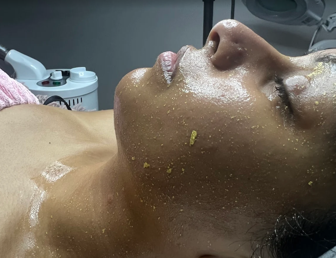 Facial Treatment with Gold Mask